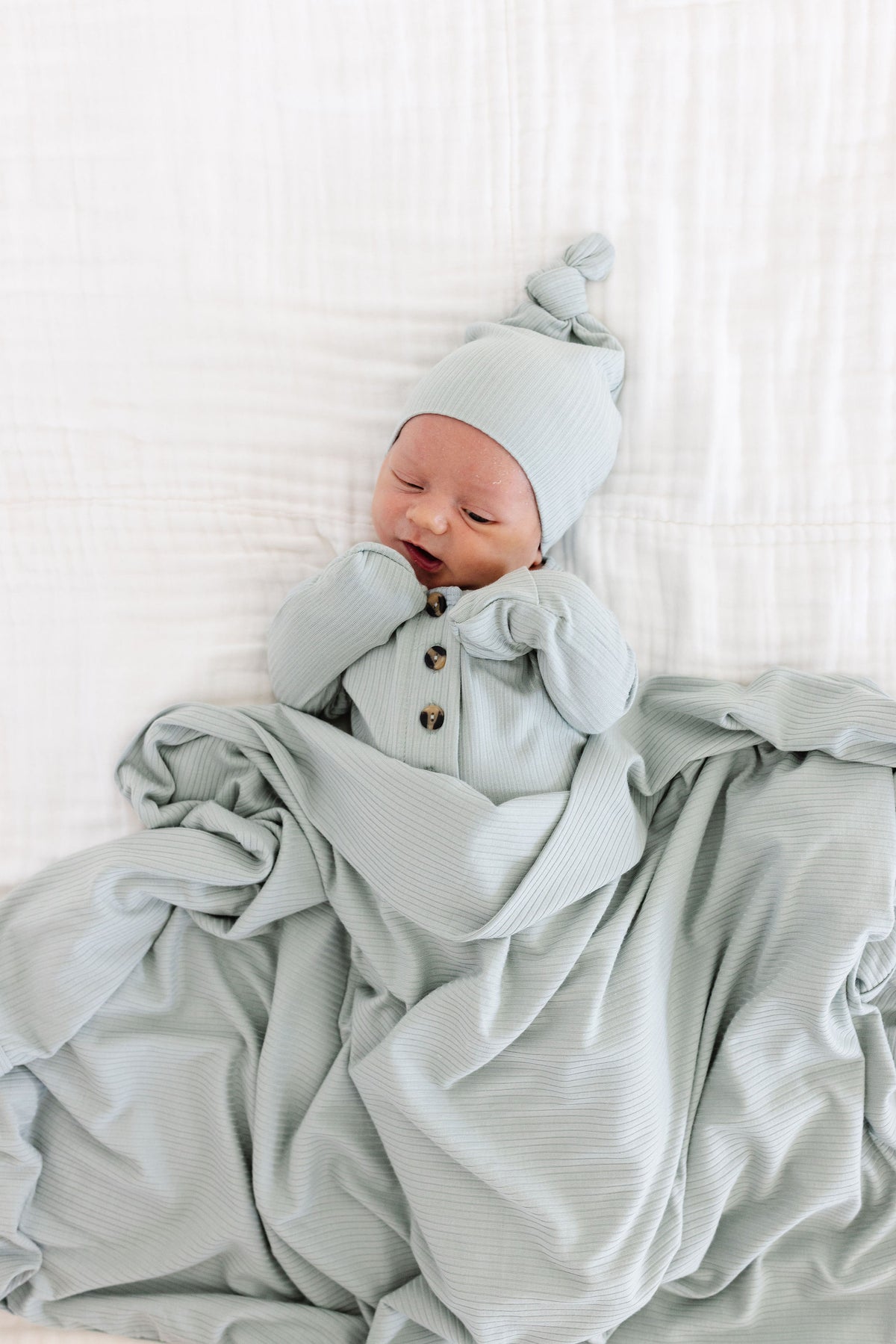 Bailey Ribbed Newborn Hat Bundle + Knotted Gown