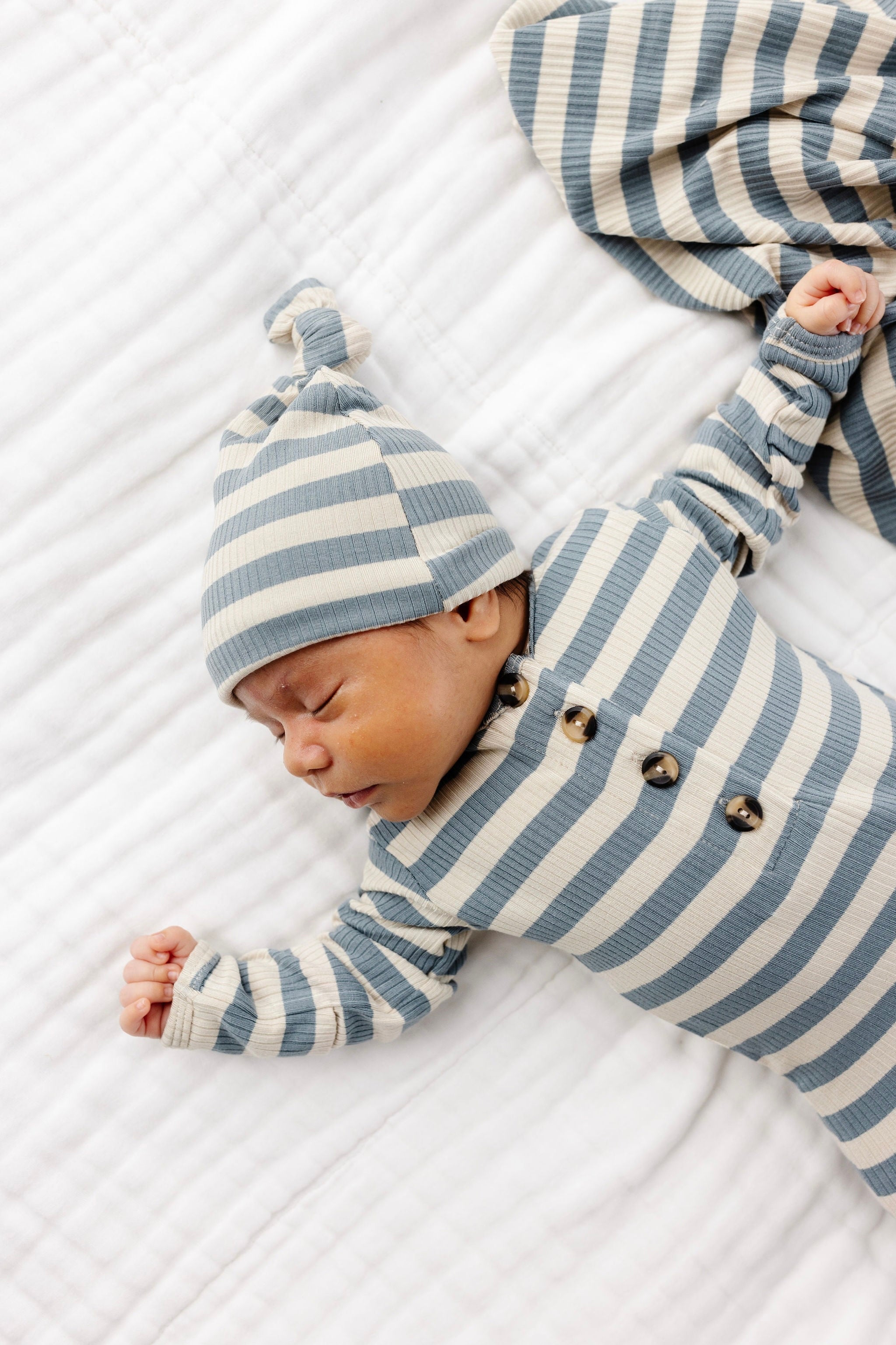Lincoln Ribbed Newborn Hat Bundle (Gown)