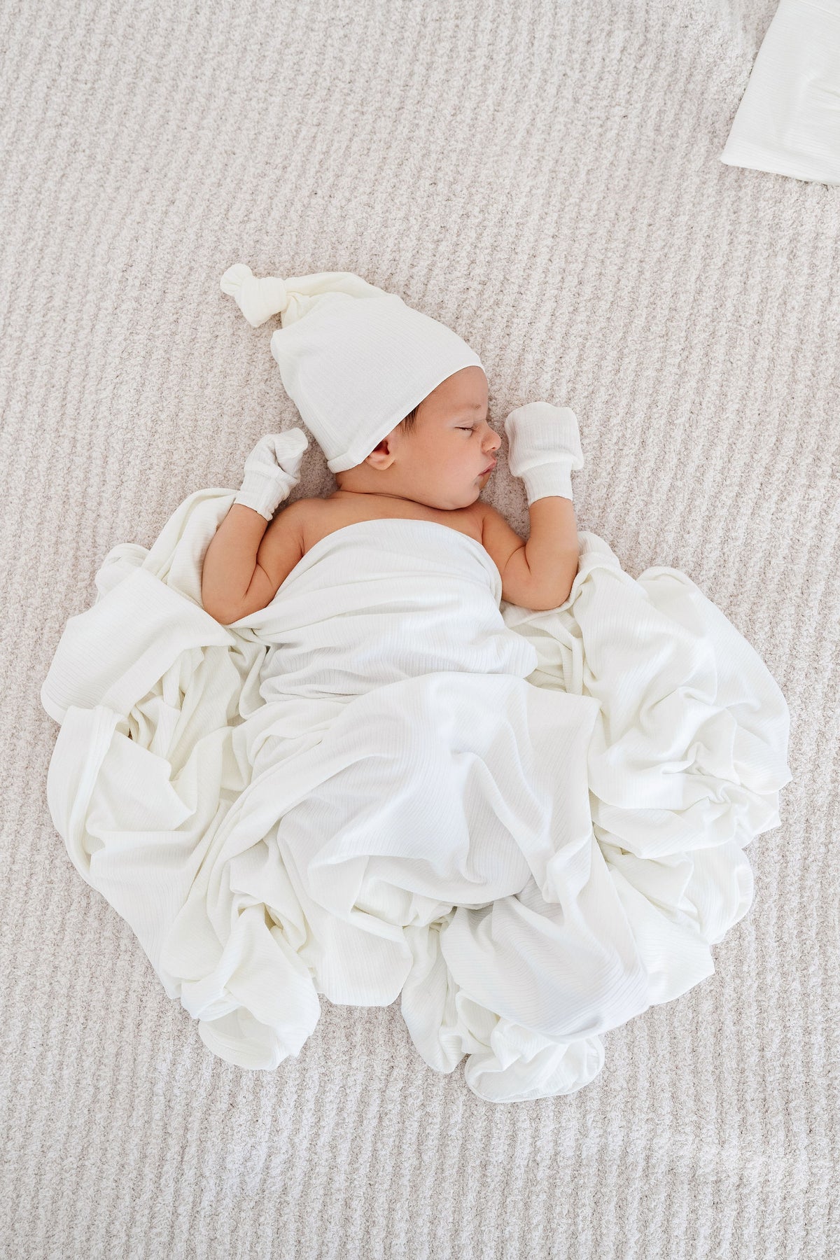 Wren Ribbed Newborn Hat Bundle + Knotted Gown
