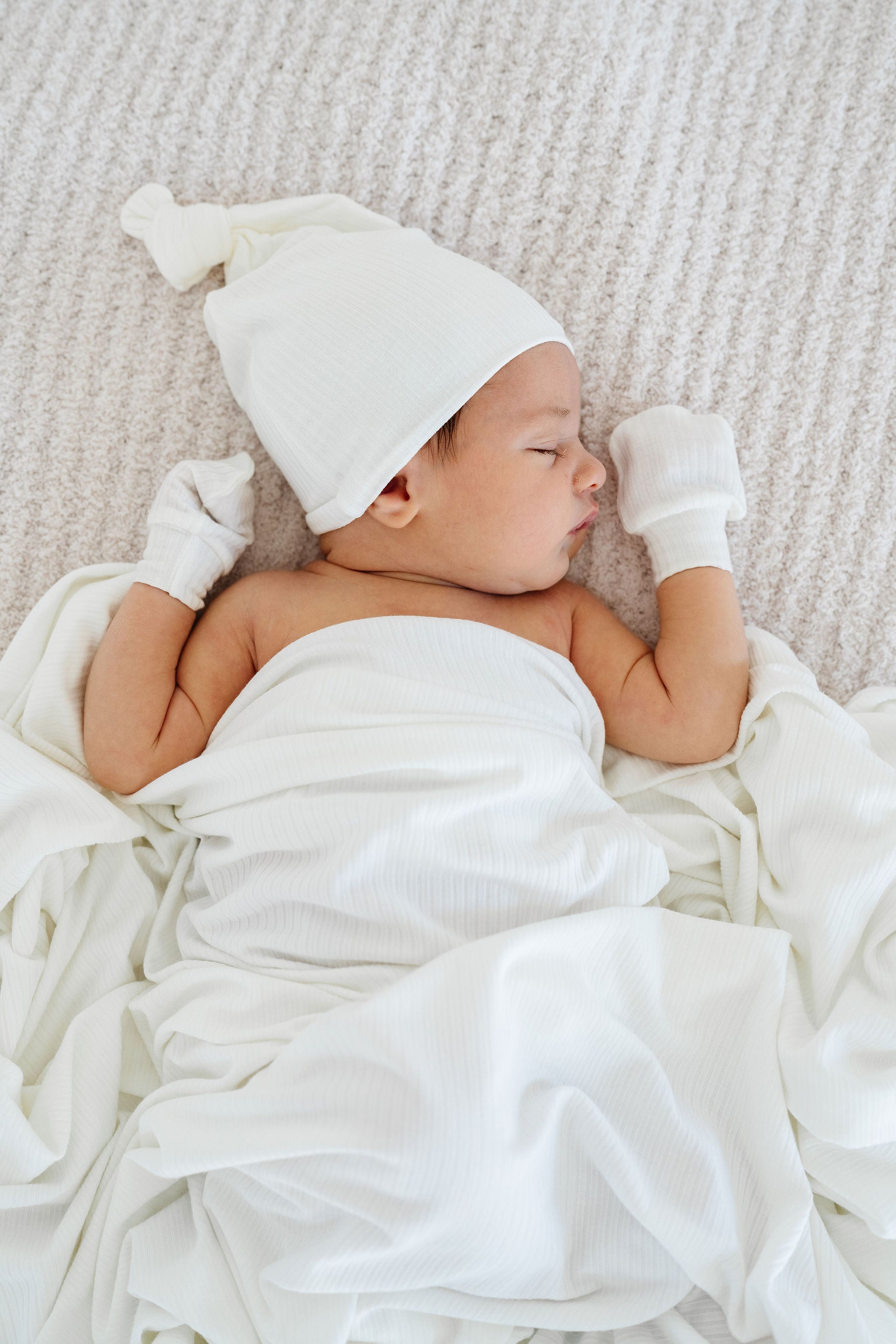 Wren Ribbed Newborn Hat Bundle (Gown)