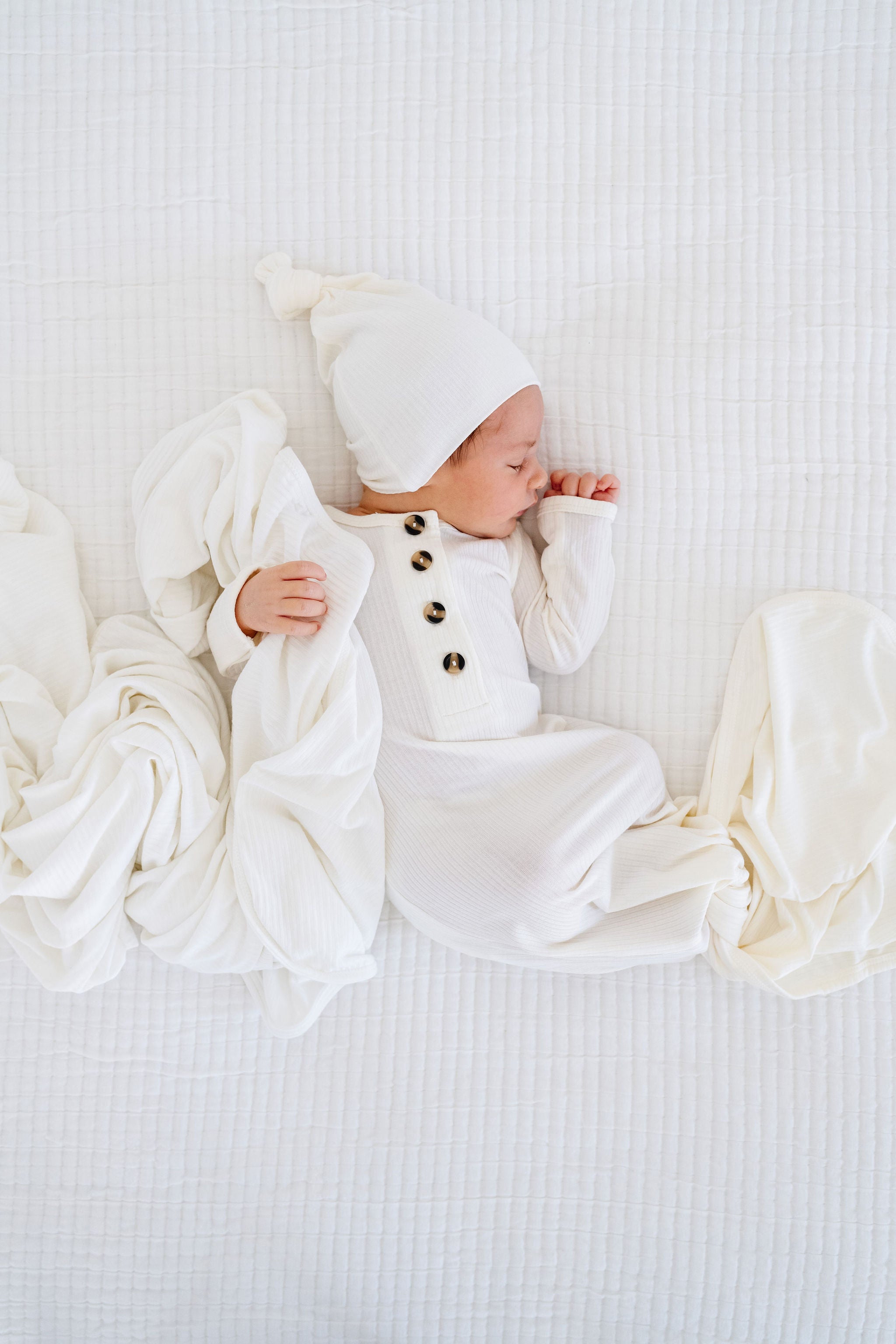 Wren Ribbed Newborn Hat Bundle (Gown)
