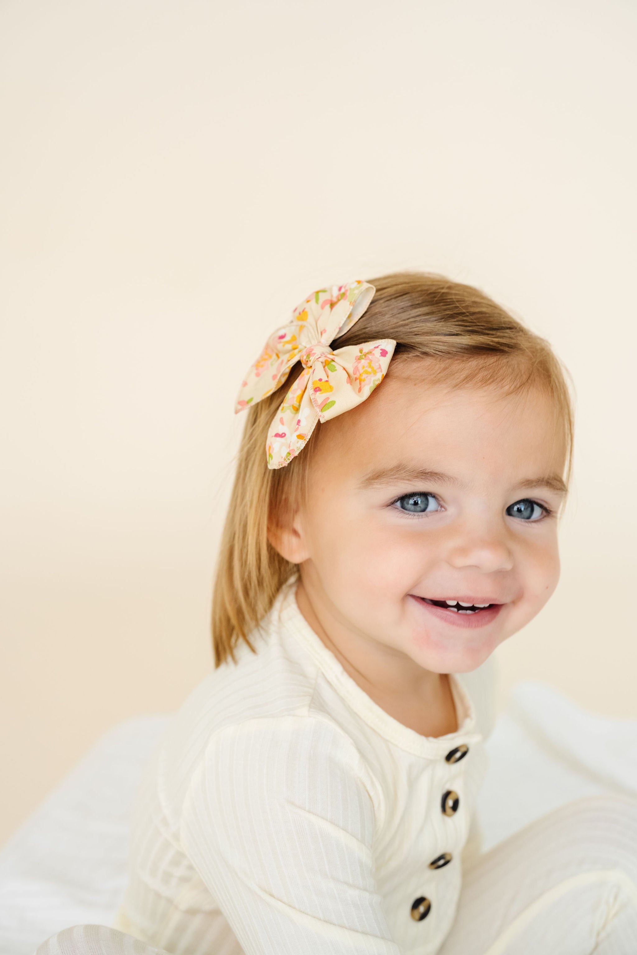 Heirloom Bow - Tan Floral Clip