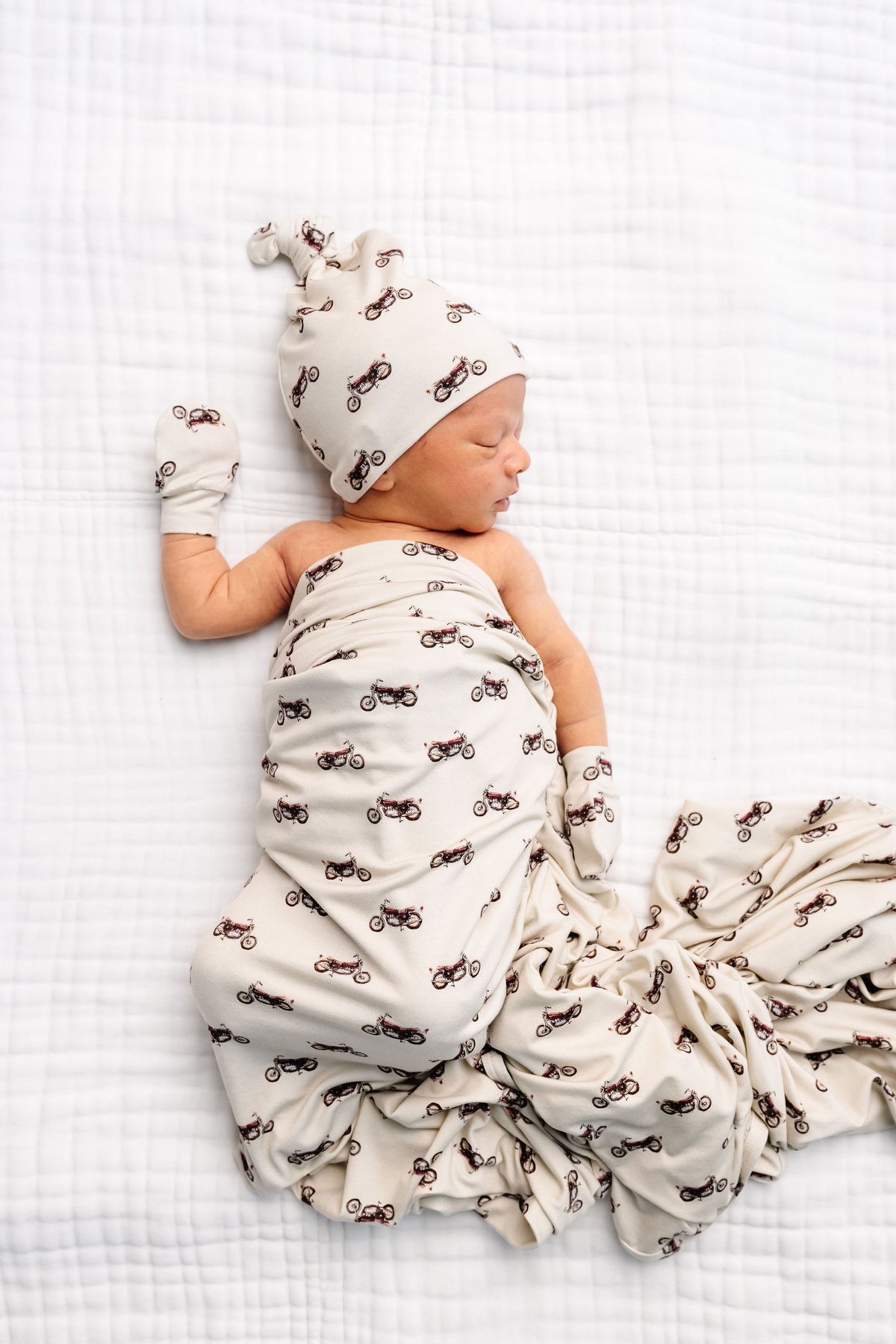 Cruz Newborn Hat Bundle + Knotted Gown